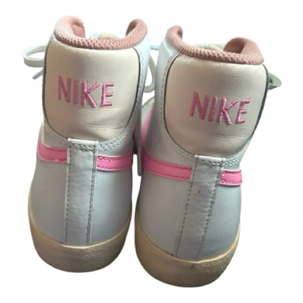 Nike kids high top Sneakers - White and Pink Sz 5.5Y